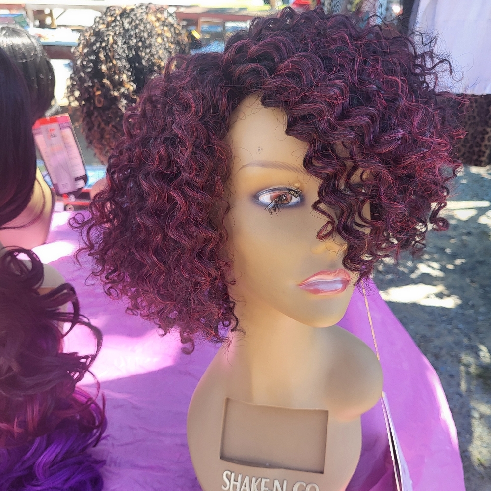 Curly wig
